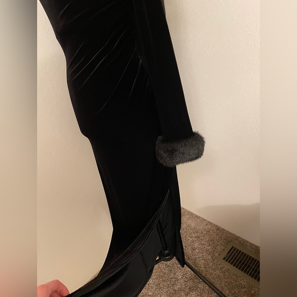 Velvet Ruched Side Slit Dress with Faux Fur Cuffs - Picture 3 of 4